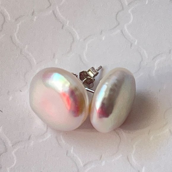 Big Size White Coin 12-14mm Cultured Freshwater Pearl Stud Earrings - Picture 4 of 10